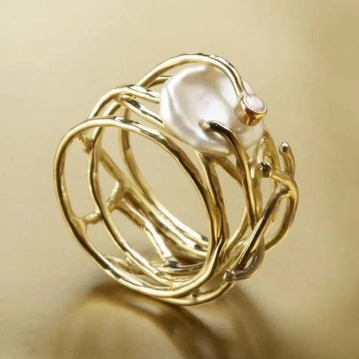 Vintage thin gold ring with pearl
