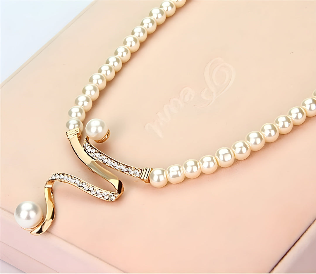 Smyckeset med Pärlor – Halsband & Örhängen