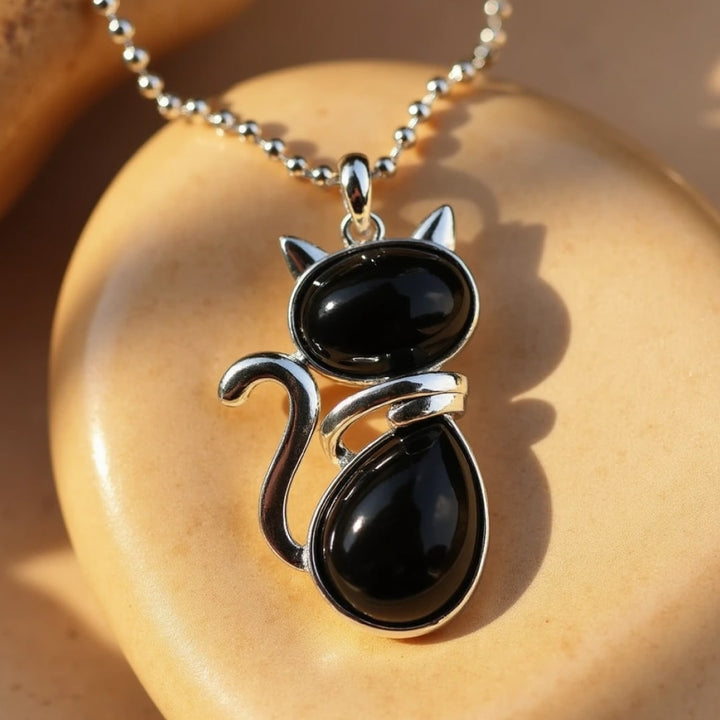 Halsband med katt i äkta sten