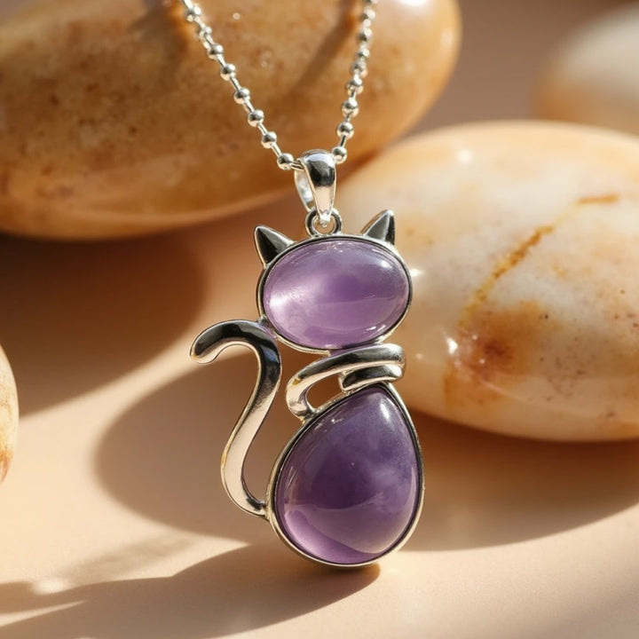 Halsband med katt i äkta sten