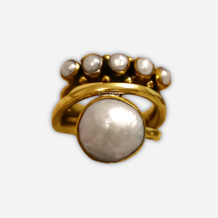 Vintage ring med konstpärla och lagerdesign
