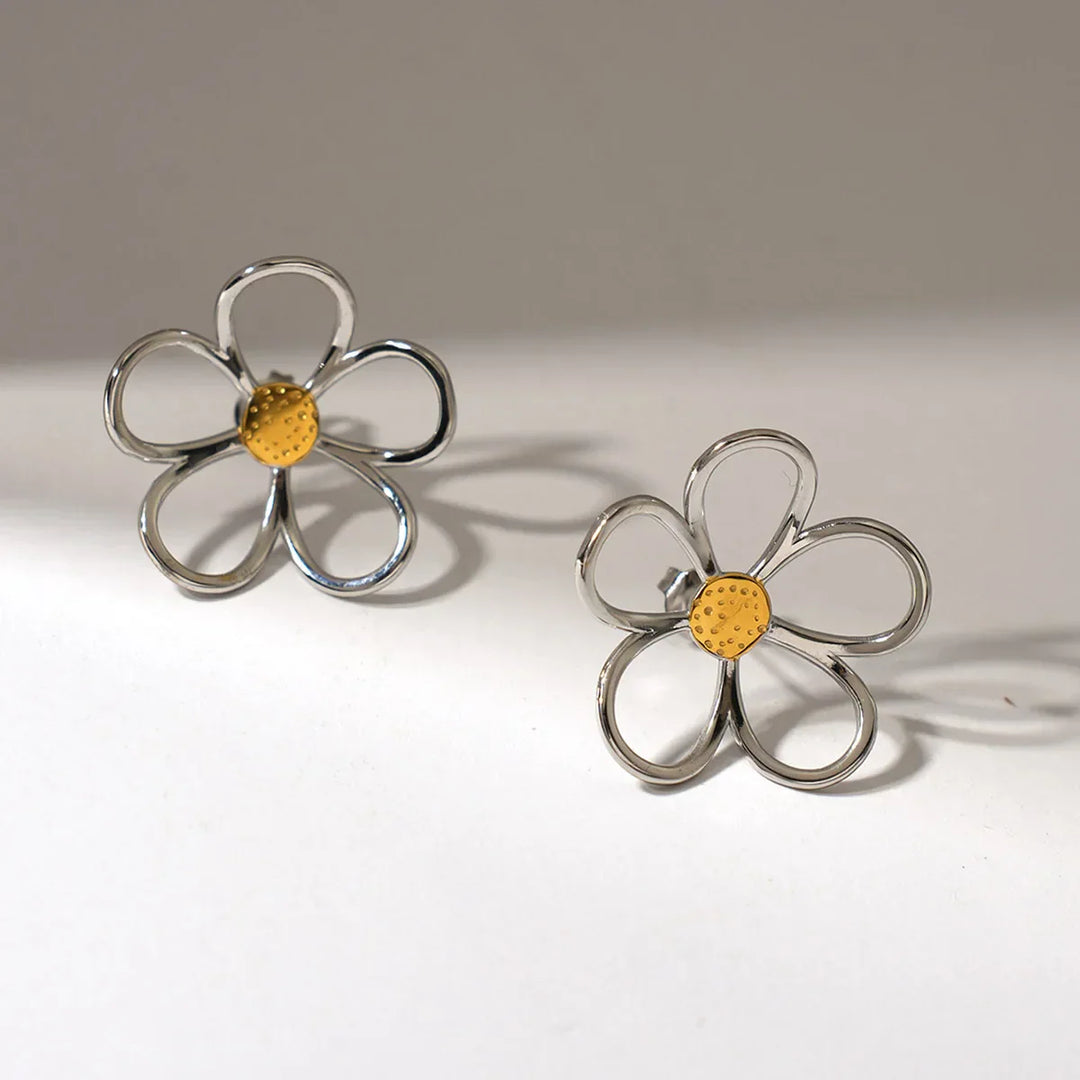 Sunbound örhängen i sterlingsilver – blombladdesign
