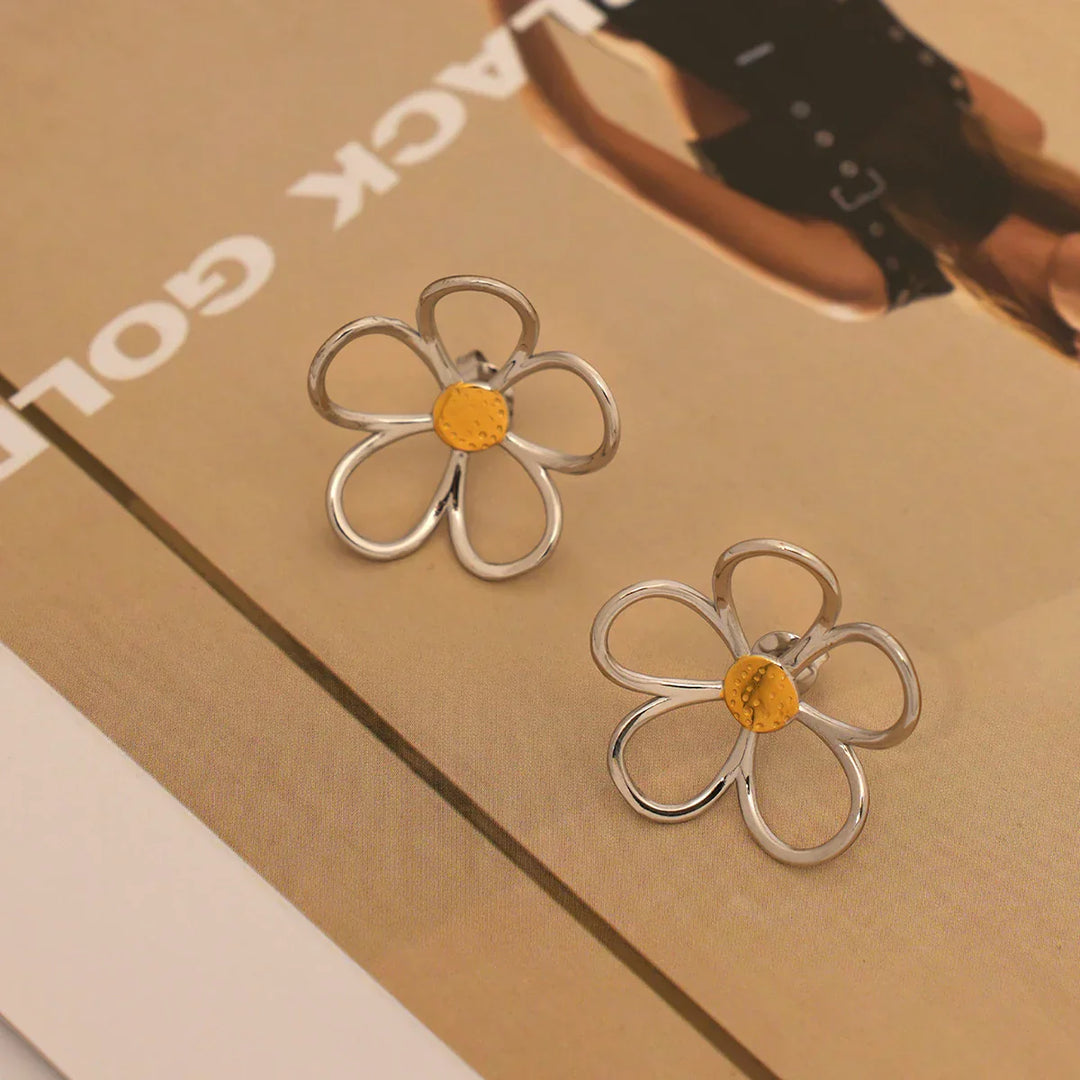 Sunbound örhängen i sterlingsilver – blombladdesign
